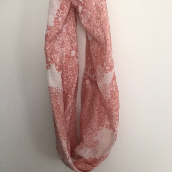 Beautiful Infinity Scarf - Picture 3 of 4